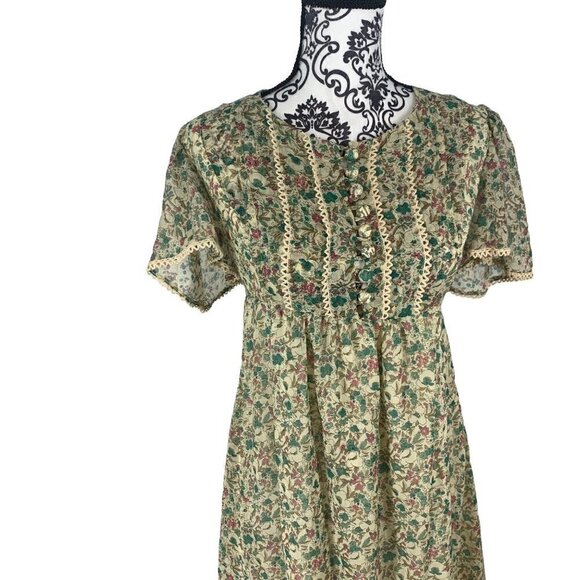 Jinty’s of London Vintage Cottage Core Small Floral Pattern Flutter Sleeve Dress - Picture 3 of 16
